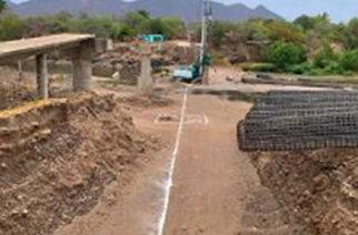 Construye gobierno del estado puente peatonal La Poza en Zirándaro, en la región de Tierra Caliente