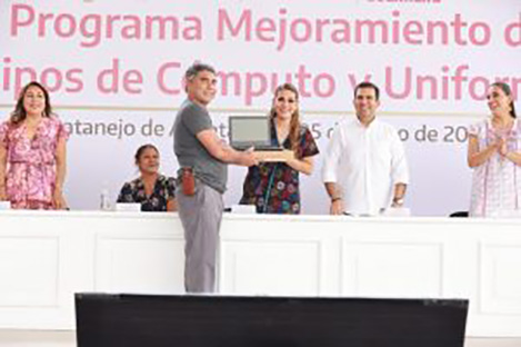 Las grandes transformaciones se logran trabajando todos los días sin descanso: Evelyn Salgado