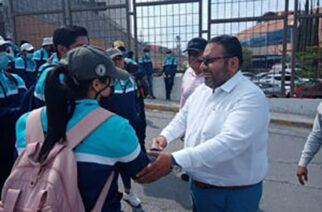 El Director General de Gobernación, Francisco Rodríguez Cisneros priorizando el diálogo sin represión a estudiantes de la Normal“Rafael Ramírez”