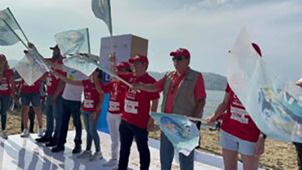 Participa la Semaren Guerrero en limpieza de la playa Tamarindos de Acapulco