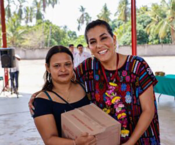 Se benefician 81 planteles educativos de Tecpan con el programa alimentario del DIF Guerrero.