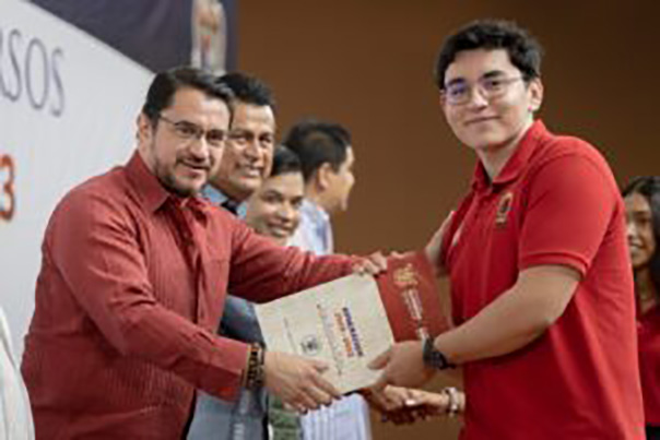 Apadrina Reynoso Núñez a egresados de la Prepa No. 9 de la UAGro