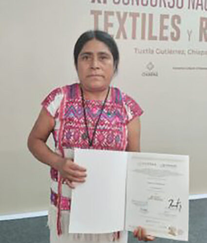 Artesanas de Tlacoachistlahuaca y Metlatonoc ganan premios en el concurso Nacional de Textiles y Rebozo 2023 en Chiapas