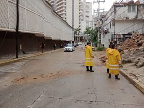 Gobierno de Guerrero atendió reportes de daños por huracán Beatriz, se registraron afectaciones menores
