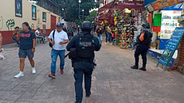 Elementos de la Unidad Policial de Género en coordinación con la Unidad Canina refuerzan acciones de proximidad social en Chilpancingo