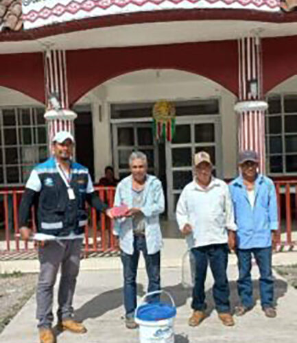 Realiza CAPASEG cloración de sistemas de agua en el municipio de Metlatonoc