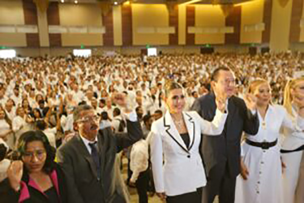 Asiste Evelyn Salgado a la toma de posesión de Javier Saldaña Almazán como rector de la UAGro