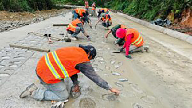 Construye gobierno de Guerrero camino en la sierra de Atoyac