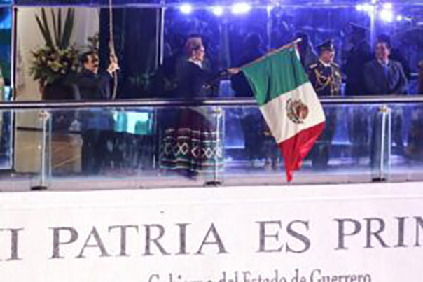 Da gobernadora Evelyn Salgado el Grito de Independencia en la Casa del Pueblo con miles de guerrerenses