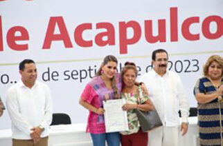 Procura Evelyn Salgado certeza patrimonial con la entrega de 430 escrituras a familias de Acapulco