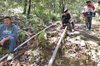 Supervisan construcción del sistema de agua en Nuevo Paraíso, municipio de Cualác