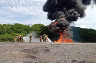 Bomberos de SGIRPCGRO Reciben Capacitación De Atención De Emergencias En Aeropuertos