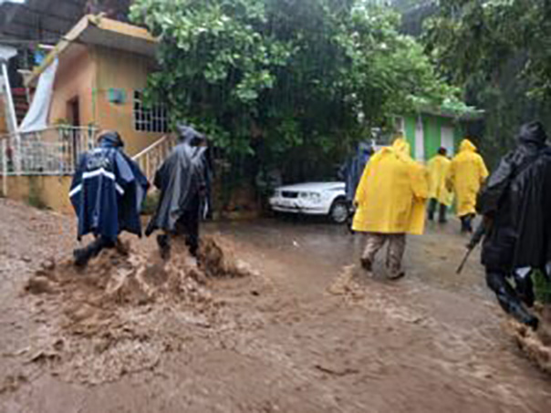 Realizan labores de auxilio inmediato a la población de Tecpan ante el impacto de la tormenta tropical “Max”