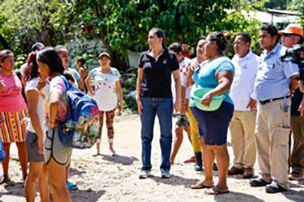 Entrega DIF Estatal apoyos a familias de Acapulco afectadas por Max