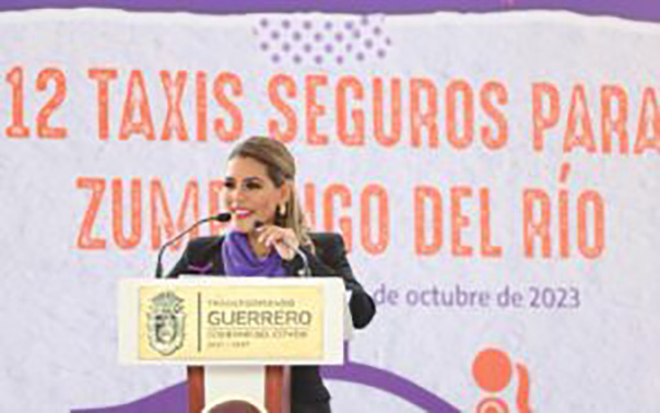 Evelyn Salgado pone en operación Transporte Violeta en Zumpango del Río