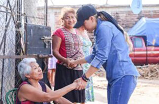 Evelyn Salgado recorre y supervisa entrega de apoyos a damnificados de diversas colonias de Acapulco