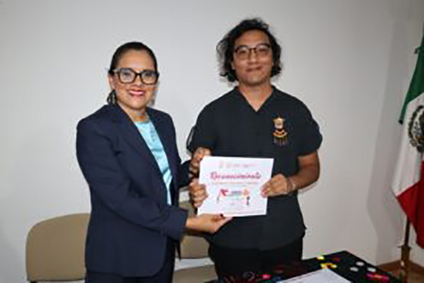 Premian al diseñador Joel Alexis Barrancas ganador de la convocatoria Hecho en Guerrero