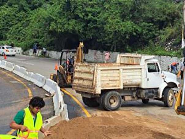 CICAEG atiende las afectaciones que se registraron en la avenida Escénica de Acapulco