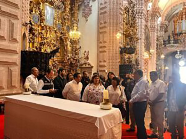 Supervisan los avances de restauración de la iglesia de Santa Prisca, de Taxco
