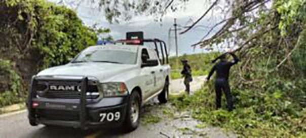 Se continua brindando atención oportuna en diferentes municipios del estado los cuales tuvieron algunas afectación derivadas por el paso del Huracán “Otis” en Tierra Caliente, Montaña y Costa Grande