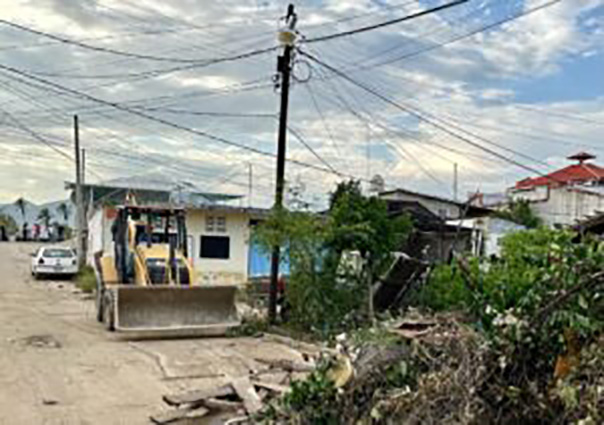 Personal de IGIFE continúa laborando en territorio con su maquinaria pesada removiendo lodos y escombros