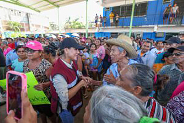 “Acapulco lo vamos a levantar entre todos, luchando de pie”: Evelyn Salgado