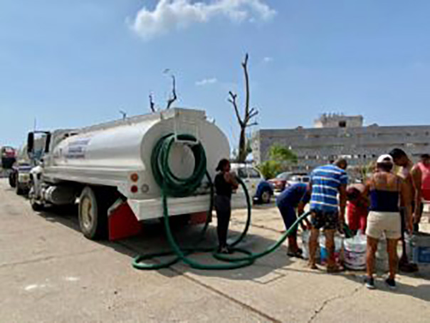 CAPASEG continúa con la entrega agua en pipas en las colonias de Acapulco