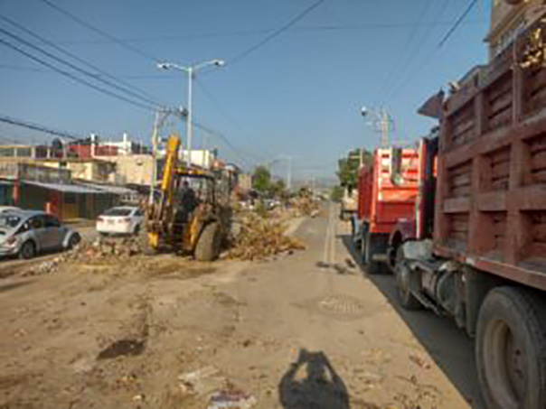 CICAEG continúa con las labores de limpieza en la avenida Augusto César y la calle 14 de la colonia Emiliano Zapata