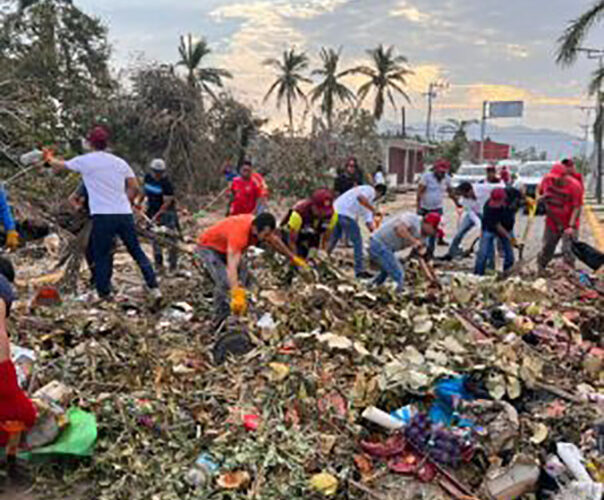 Continúan los trabajos para liberar el acceso de Pie de la Cuesta-Barra de Coyuca