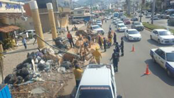 Protección Civil continúa con las labores de limpieza, retiro de escombros y árboles caídos en diferentes puntos del puerto