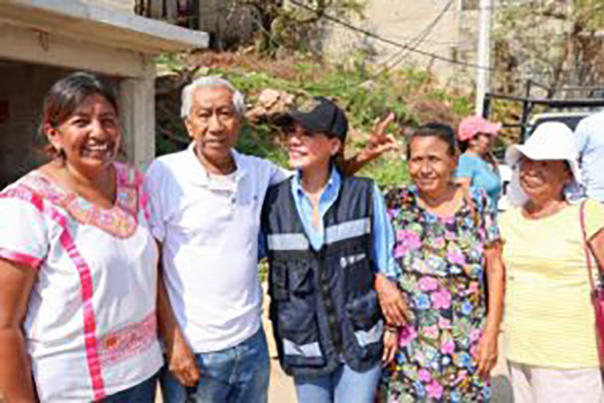 Entrega Evelyn Salgado apoyos humanitarios en la colonia Ex Campo de Tiro