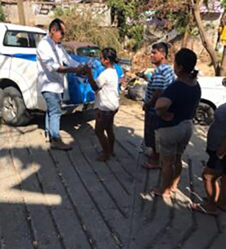 Siguiendo las instrucciones de la gobernadora Evelyn Salgado Pineda sigue la entrega de agua para consumo humano en la parte alta de la Colonia Emiliano Zapata y Costa Azul