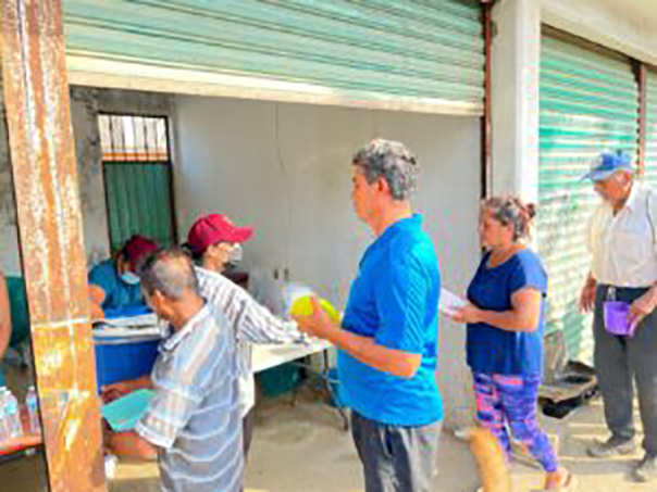 SEPLADER y SEDENA continúan entregando alimentos y agua gratuita