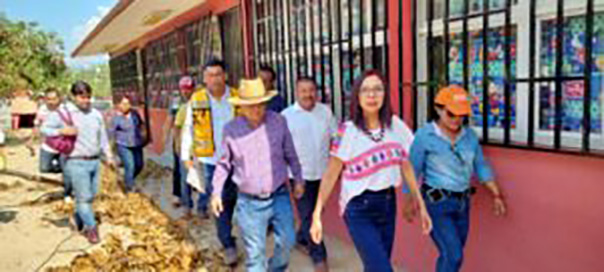 Titulares de la SEP y SEG recorren escuelas afectadas por “Otis” en Acapulco