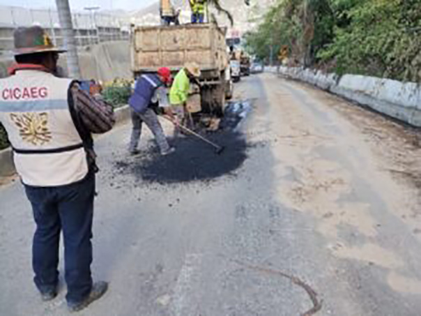 Continúan los trabajos de reparación de baches ocasionados por el Huracán “Otis”