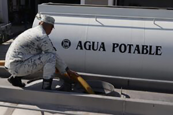 En Coyuca de Benítez entregaron agua gratuita a la población
