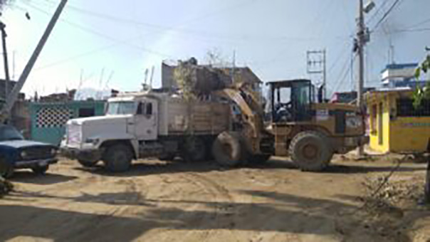 Más de 237 vehículos realizan labores de limpieza en calles y avenidas de Acapulco