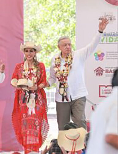 Evelyn Salgado y AMLO realizan gira de trabajo en Tierra Caliente