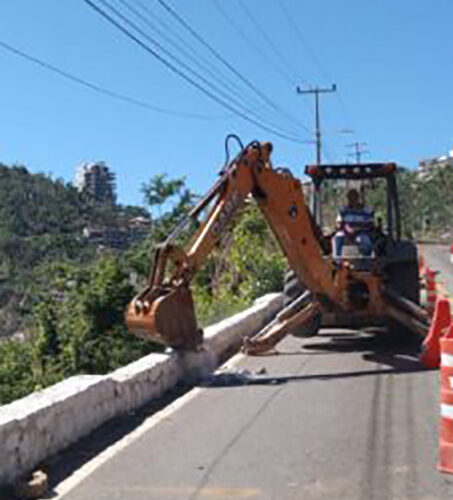 Atiende gobierno de Evelyn Salgado socavón en Avenida Escénica de Acapulco