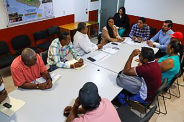 Atiende Sagadegro a pescadores de la Costa Chica afectados por el huracán Otis