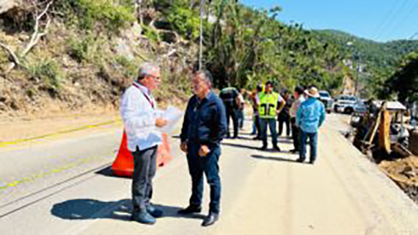 Atienden de manera conjunta estado y federación el socavón en la avenida Escénica