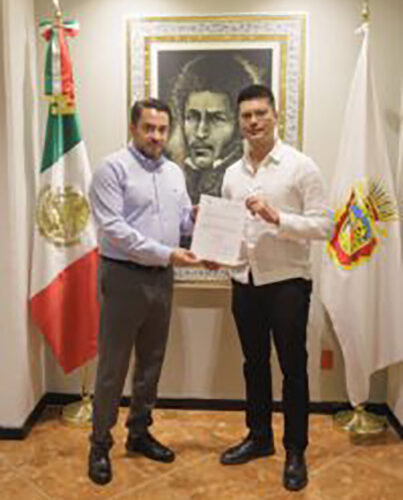 Secretario general de Gobierno, Ludwig Marcial Reynoso Núñez, realizó la entrega de nombramiento y toma de protesta a César Salgado Alpizar quien se desempeñará como Consejero Jurídico del Poder Ejecutivo del Estado