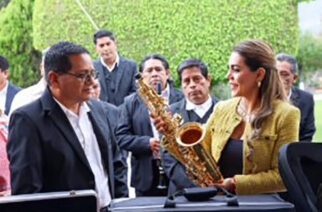 La gobernadora Evelyn Salgado Pineda realizó la entrega de instrumentos musicales a la Banda de Música del Gobierno de Guerrero