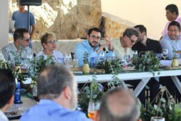 El secretario de Gobierno, Ludwig Marcial Reynoso se reunió con notarios del estado