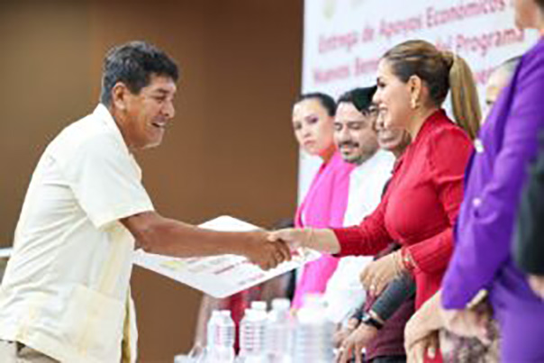 Entrega Evelyn Salgado apoyos de Pensión para Bienestar de Adultos Mayores en Guerrero