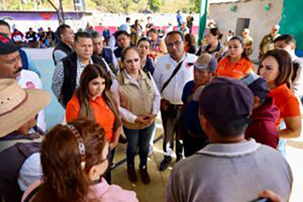 Lleva gobierno ayuda a Ayahualtempa para atender a la niñez de esta zona indígena de Guerrero