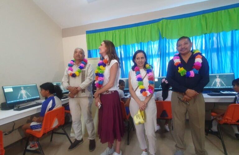 Inauguran aulas con equipos de cómputo donados por las fundaciones “UNETE”, “BANORTE” y “TELEVISA”