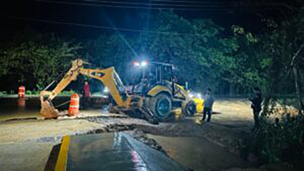 Con desazolve de alcantarilla, libera CICAEG acceso a hospital de Ayutla