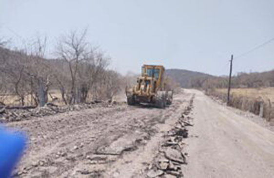 Rehabilita CICAEG la carretera Paso Morelos–San Miguel de las Palmas en el municipio de Huitzuco