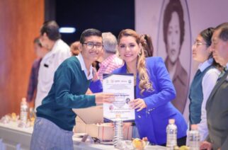 Asiste Evelyn Salgado a ceremonia de clausura de la emblemática ESFAID de Chilpancingo